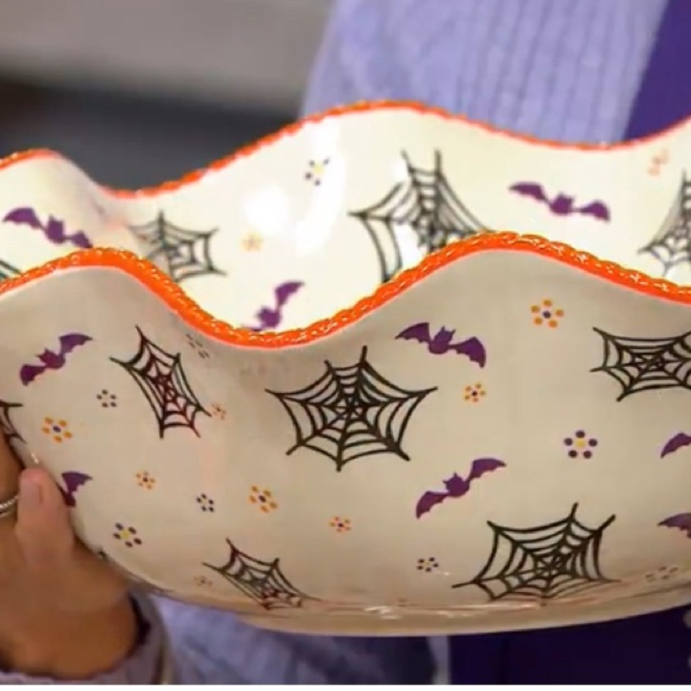 14” Temp-Tations Halloween Spooky BOOfetti Ruffled Edge 4 QT Ceramic Bowl HUGE - Picture 3 of 13